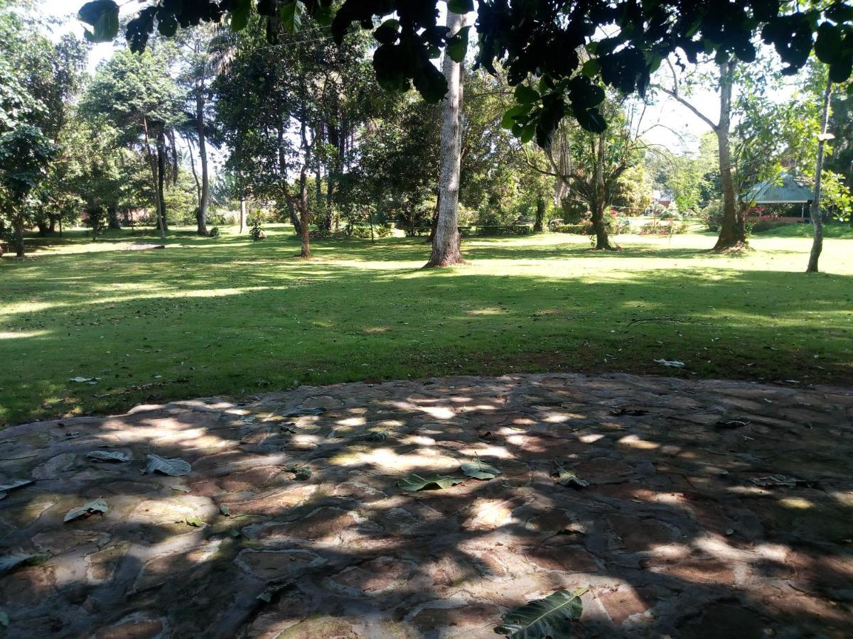 Philo Leisure Gardens Hotel Kalangala Ngoại thất bức ảnh