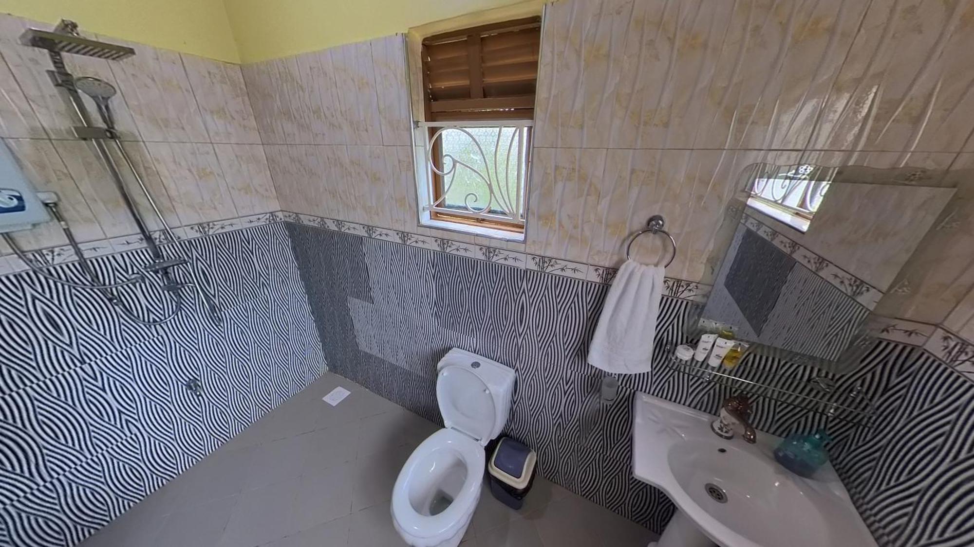 Philo Leisure Gardens Hotel Kalangala Ngoại thất bức ảnh