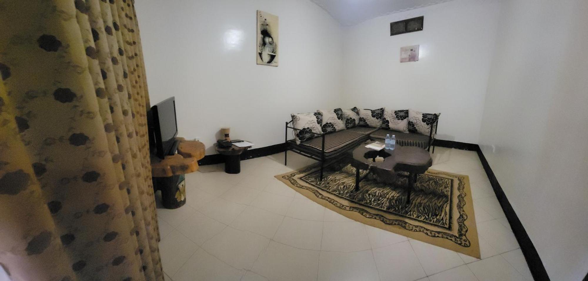 Philo Leisure Gardens Hotel Kalangala Ngoại thất bức ảnh