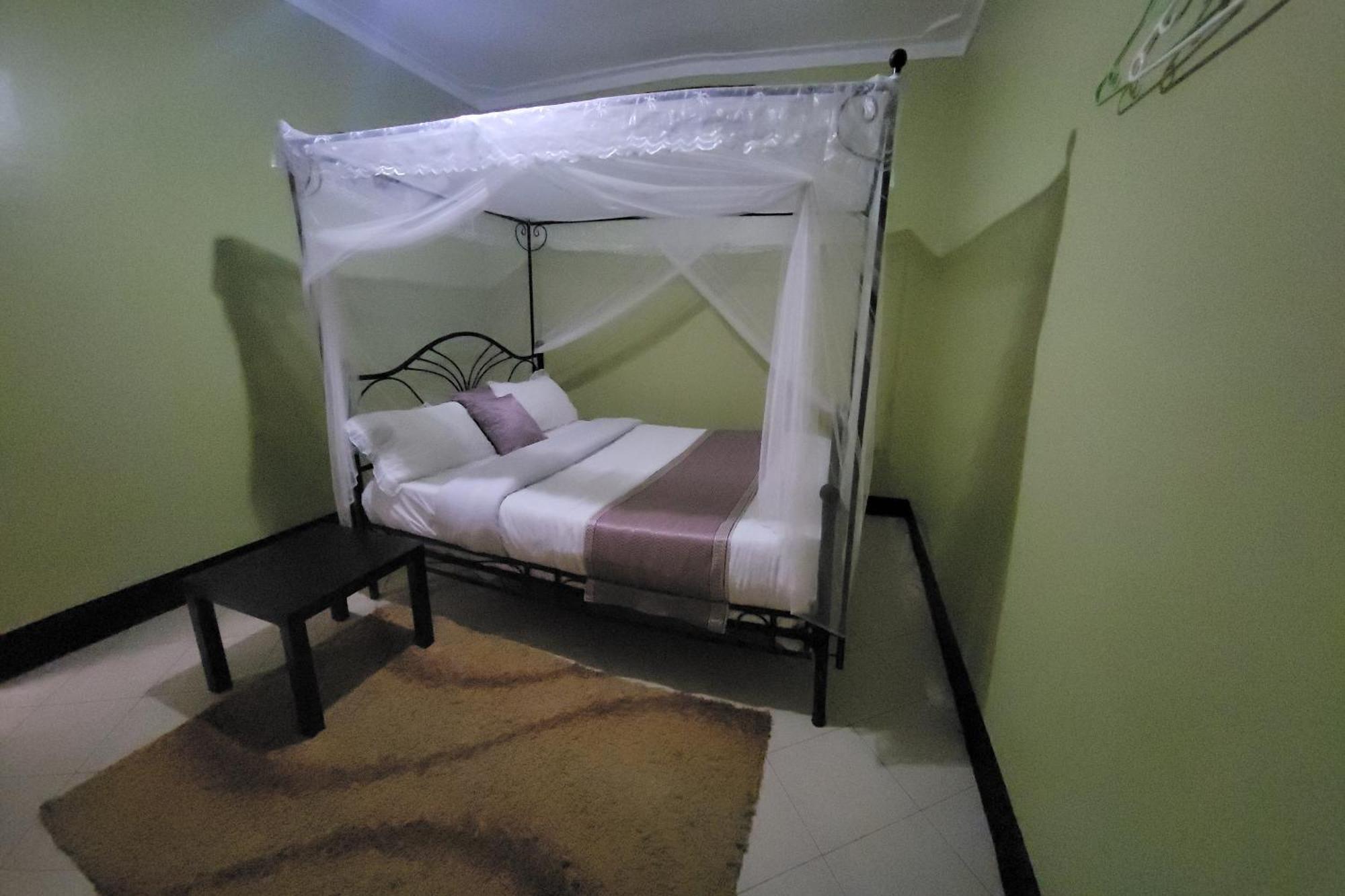 Philo Leisure Gardens Hotel Kalangala Ngoại thất bức ảnh