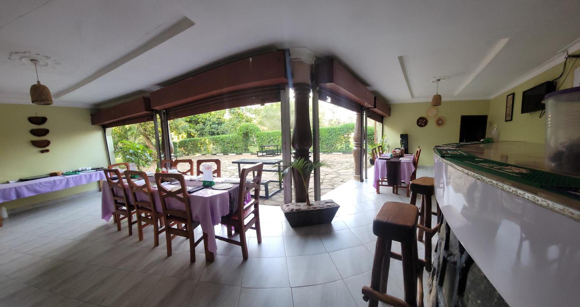Philo Leisure Gardens Hotel Kalangala Ngoại thất bức ảnh