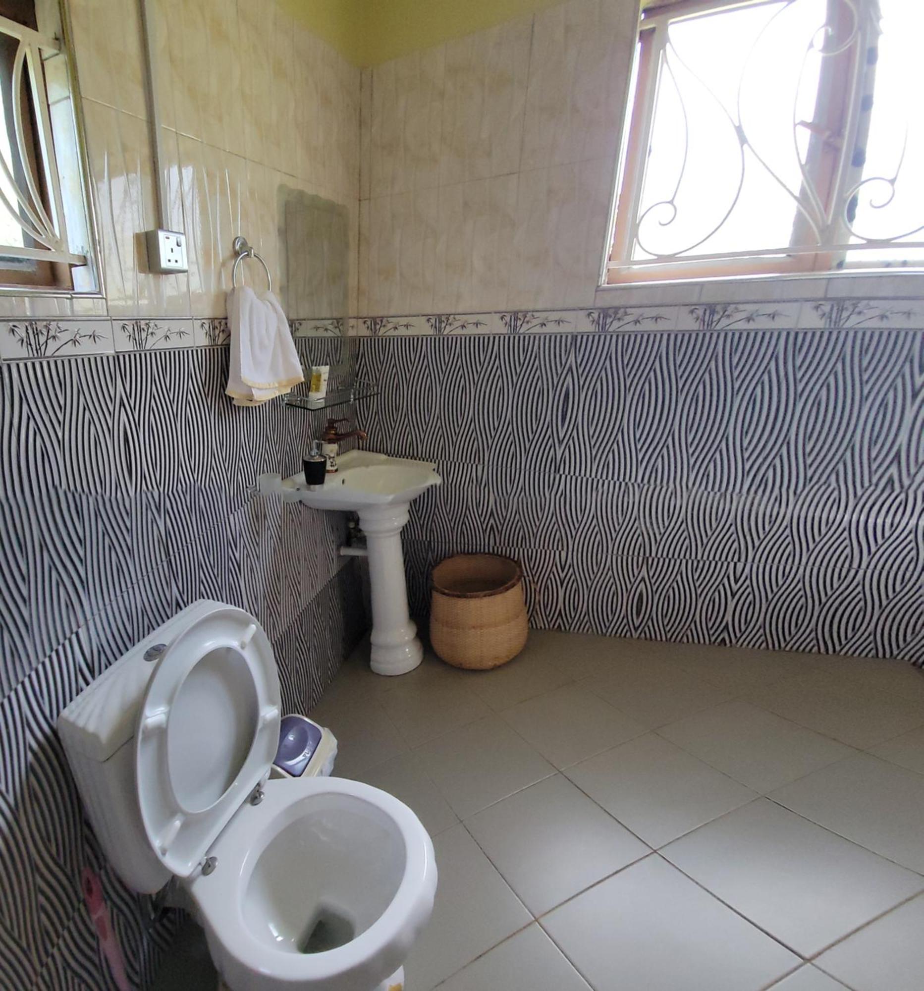 Philo Leisure Gardens Hotel Kalangala Ngoại thất bức ảnh