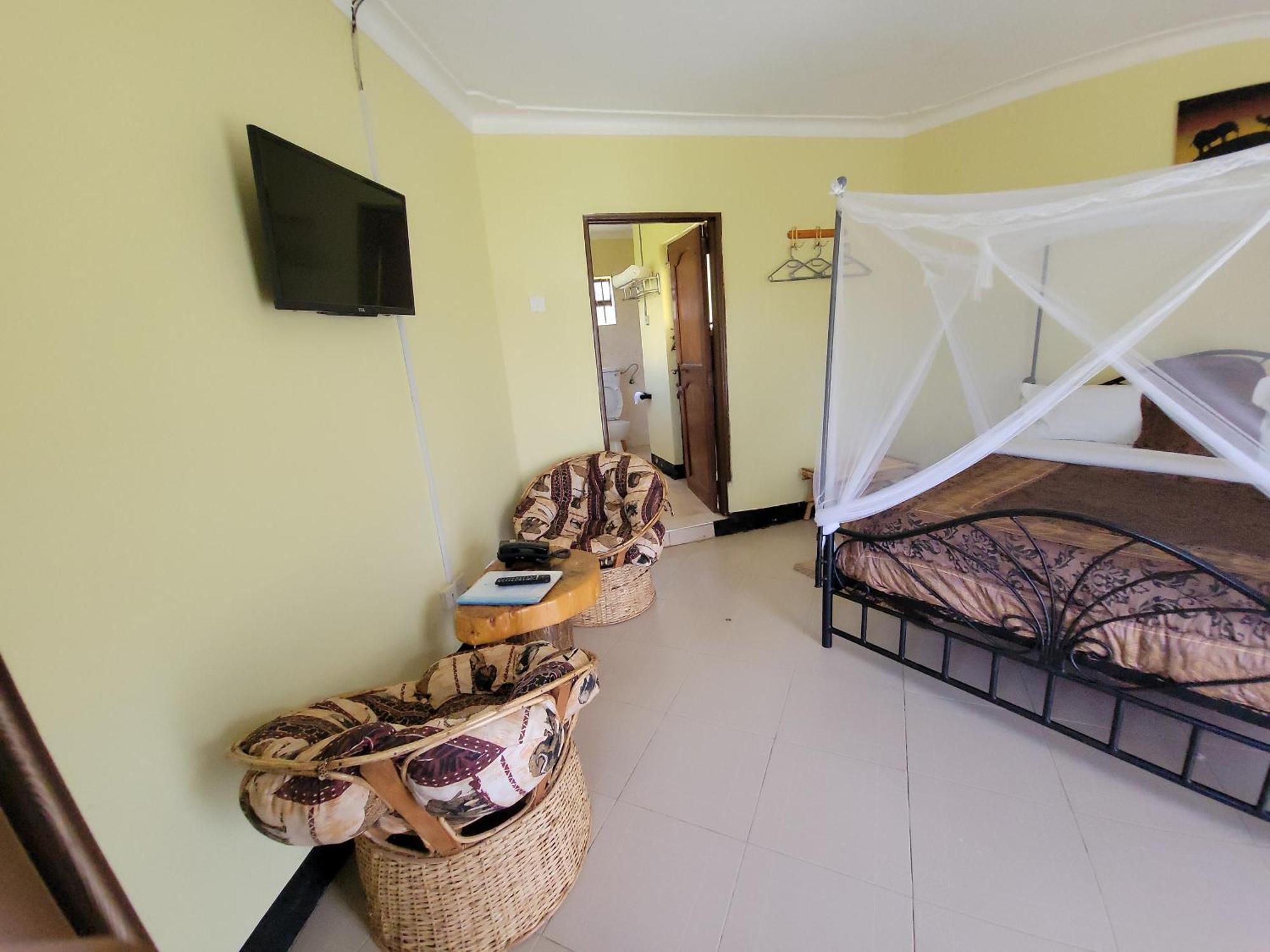 Philo Leisure Gardens Hotel Kalangala Ngoại thất bức ảnh