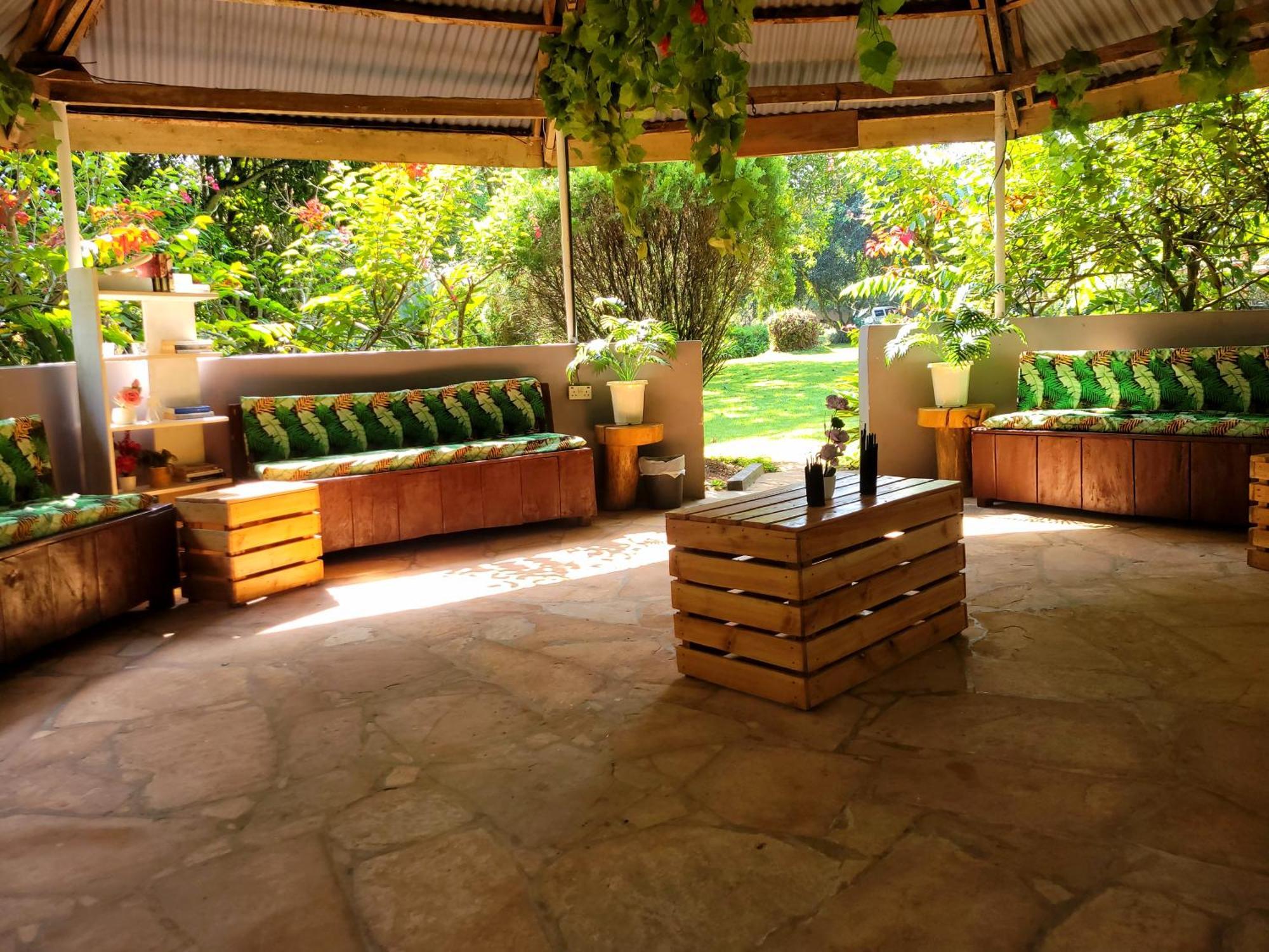 Philo Leisure Gardens Hotel Kalangala Ngoại thất bức ảnh