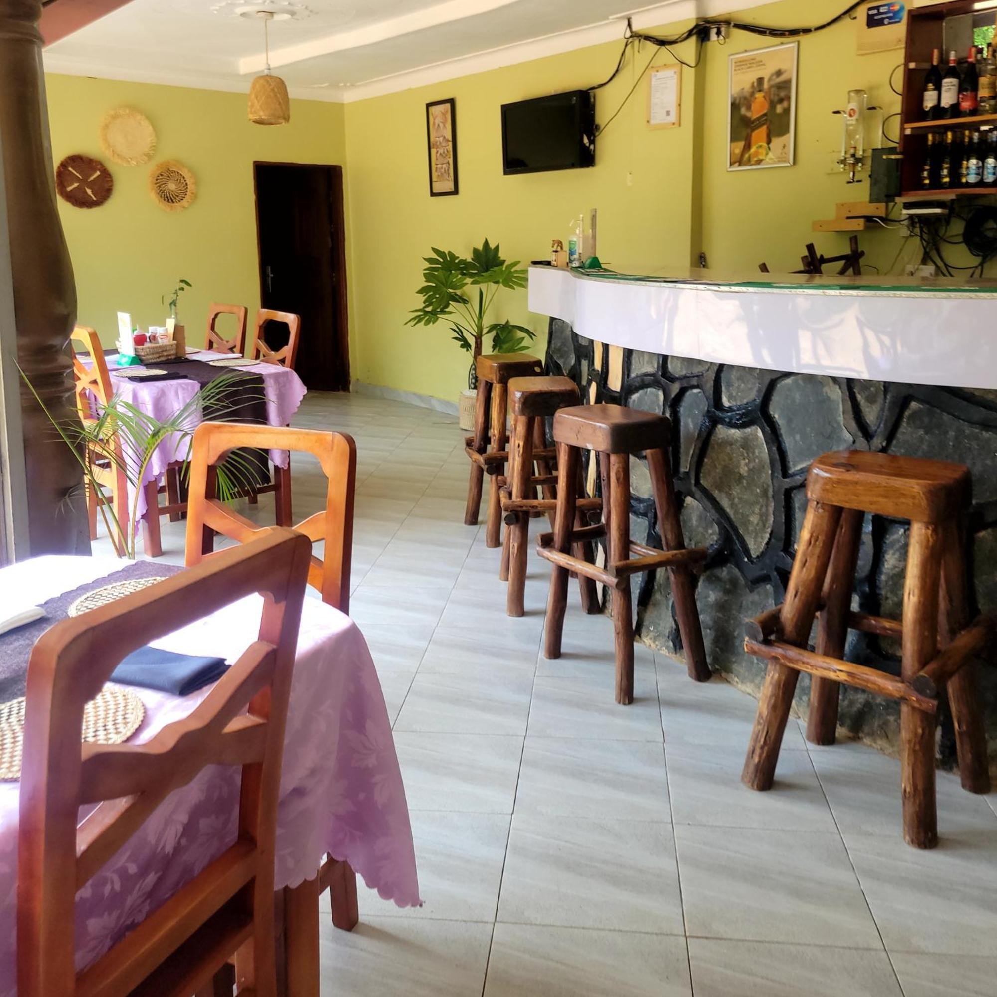 Philo Leisure Gardens Hotel Kalangala Ngoại thất bức ảnh