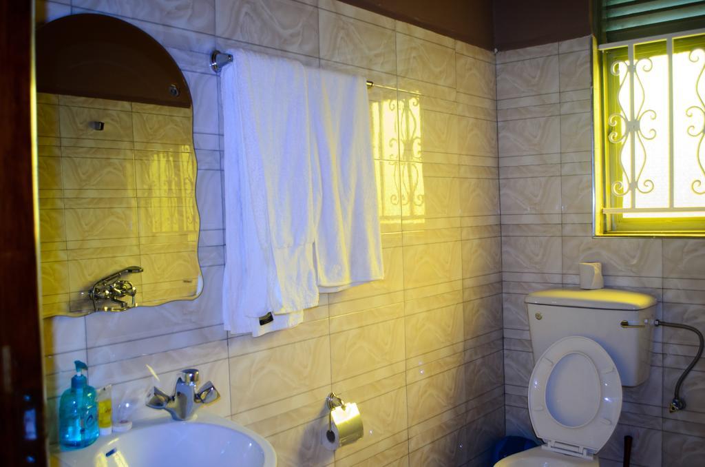 Philo Leisure Gardens Hotel Kalangala Ngoại thất bức ảnh