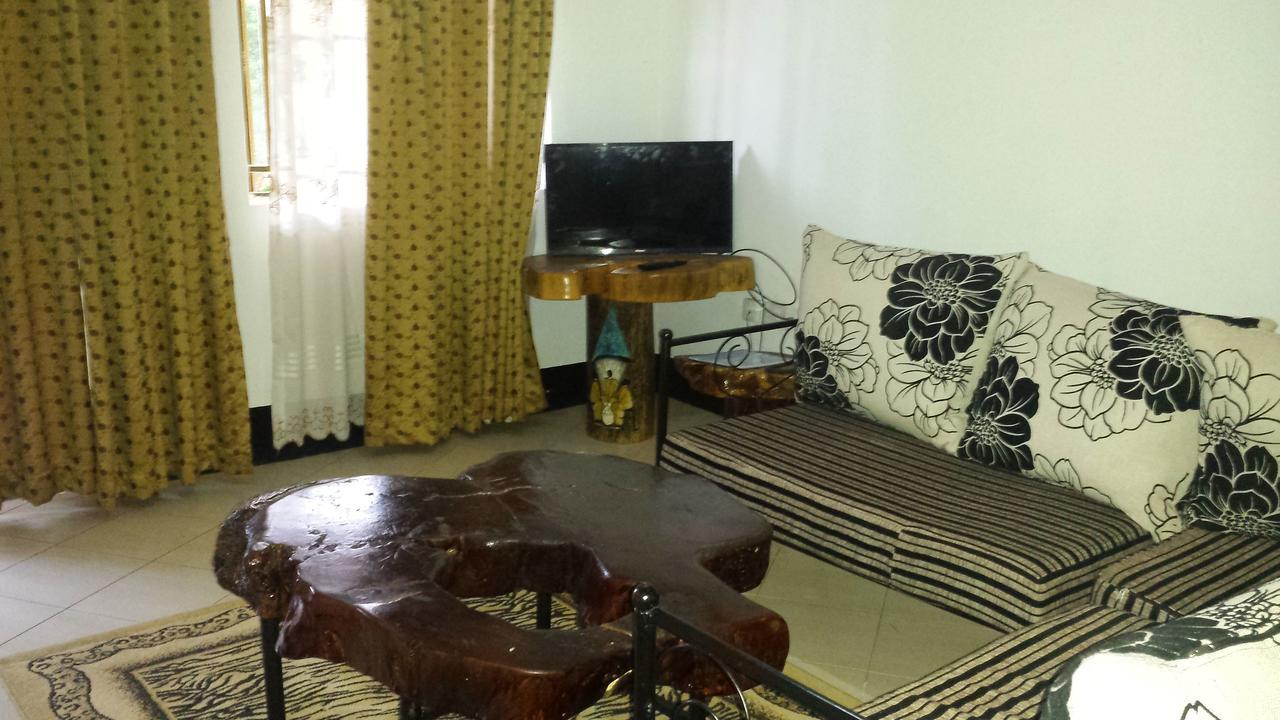 Philo Leisure Gardens Hotel Kalangala Ngoại thất bức ảnh